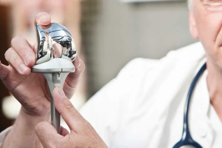 Diz Protezi Sonrası En Sık Karşılaşılan Sorunlar