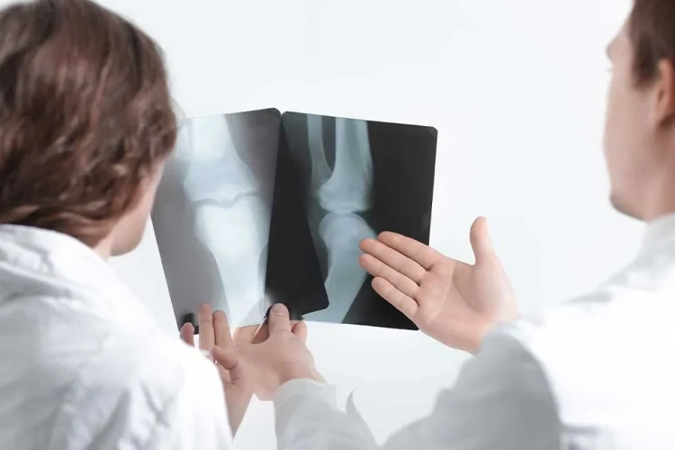 Eklem Koruyucu Cerrahiler ile Diz Protezi Geciktirilebilir mi?